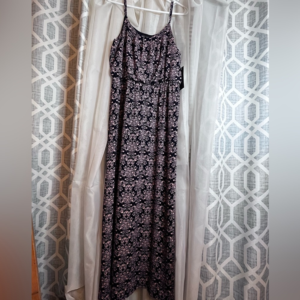 NWT Maxi dress. Size Large